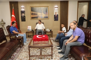 KULÜBÜMÜZDEN HAC VAZİFESİNİ YERİNE GETİREN VALİMİZE ZİYARET