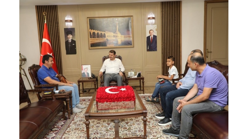 KULÜBÜMÜZDEN HAC VAZİFESİNİ YERİNE GETİREN VALİMİZE ZİYARET