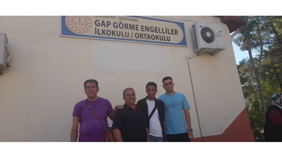 BİNALAR YIKILSA’DA KALPLER YAN YANA!