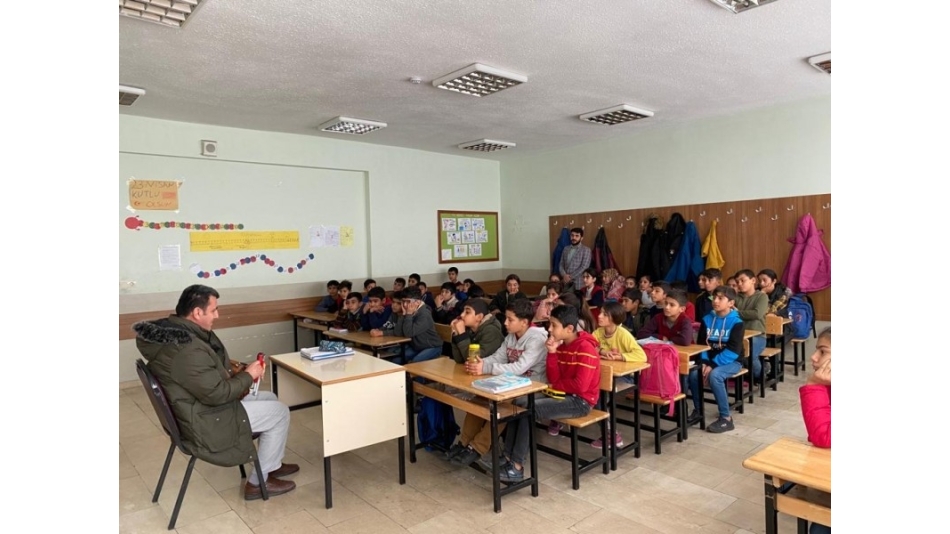 Hacıbayram Ortaokulundaki Öğrencilere Dünya Engelliler Günü İçin Seminer Verildi..