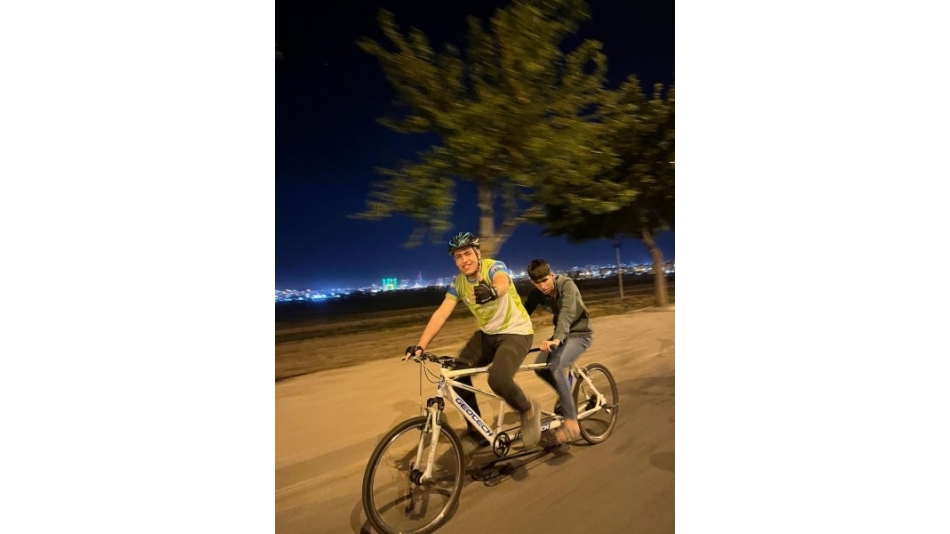Tandem Bisikletlerle Engelleri Aştılar: Görme Engelliler İçin Özel Gece